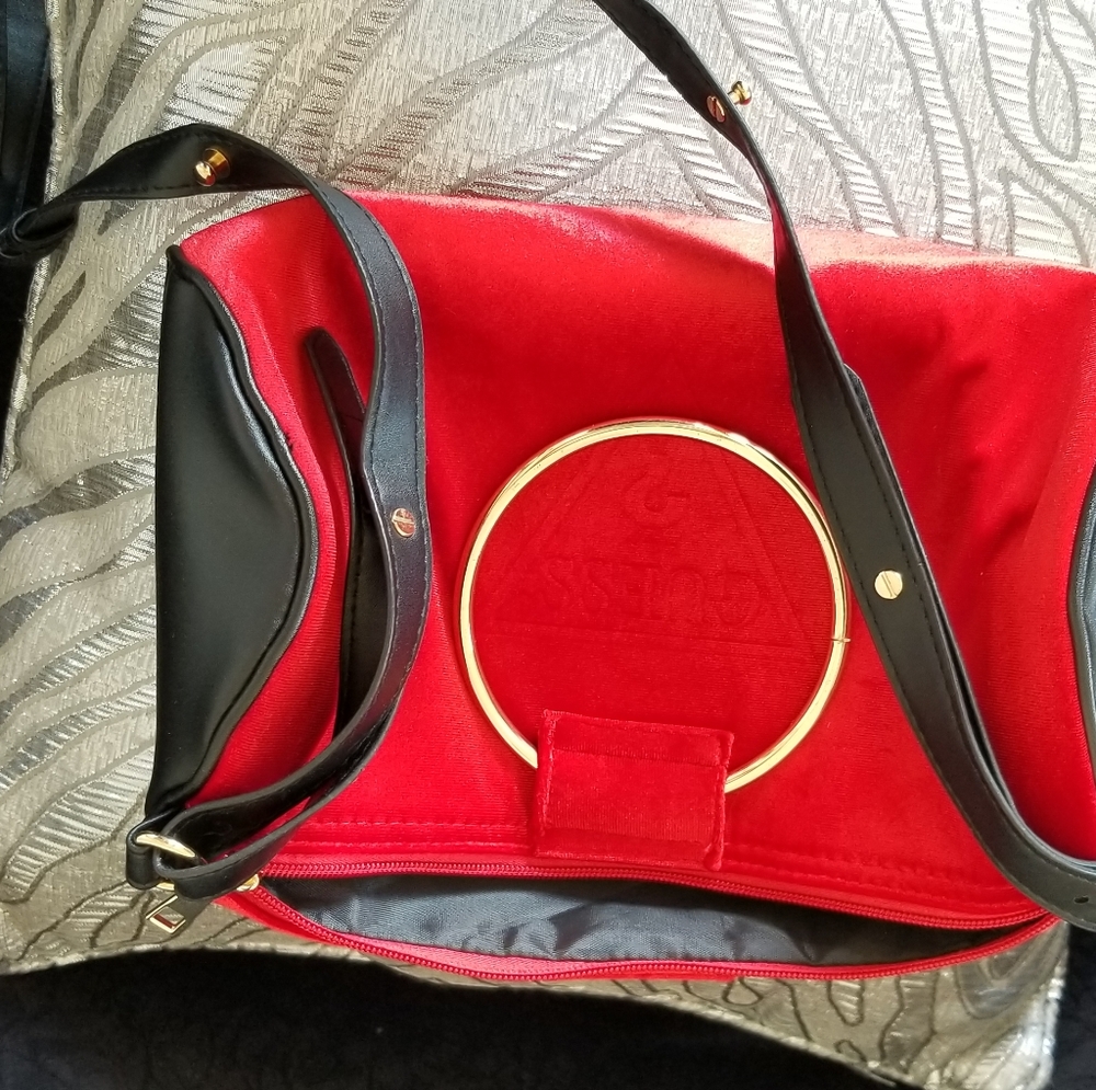 GUESS PURSE - Picture 2 of 3